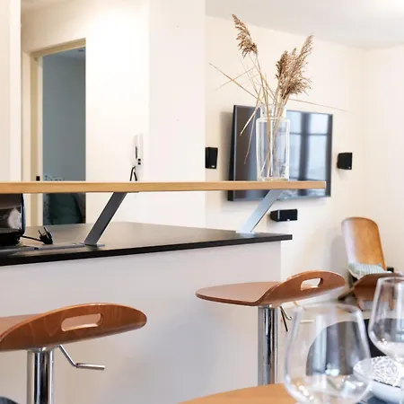 Apartment Bel Renove Avec Gout Et Idealement Situe Dans Le Centre-ville