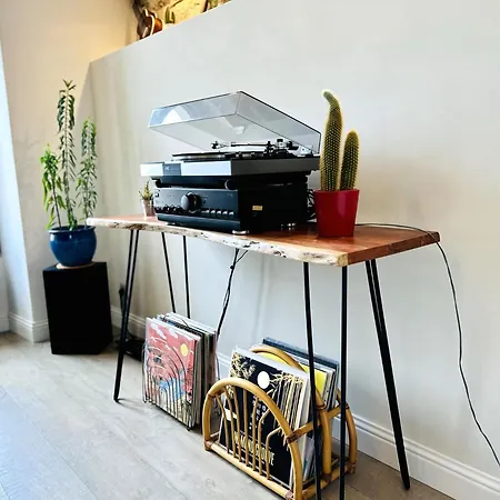 Apartment Bel Renove Avec Gout Et Idealement Situe Dans Le Centre-ville