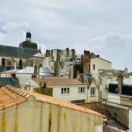 Apartment Bel Renove Avec Gout Et Idealement Situe Dans Le Centre-ville Les Sables-d'Olonne
