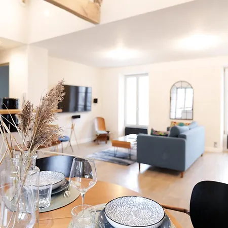 Bel Renove Avec Gout Et Idealement Situe Dans Le Centre-ville 公寓 *